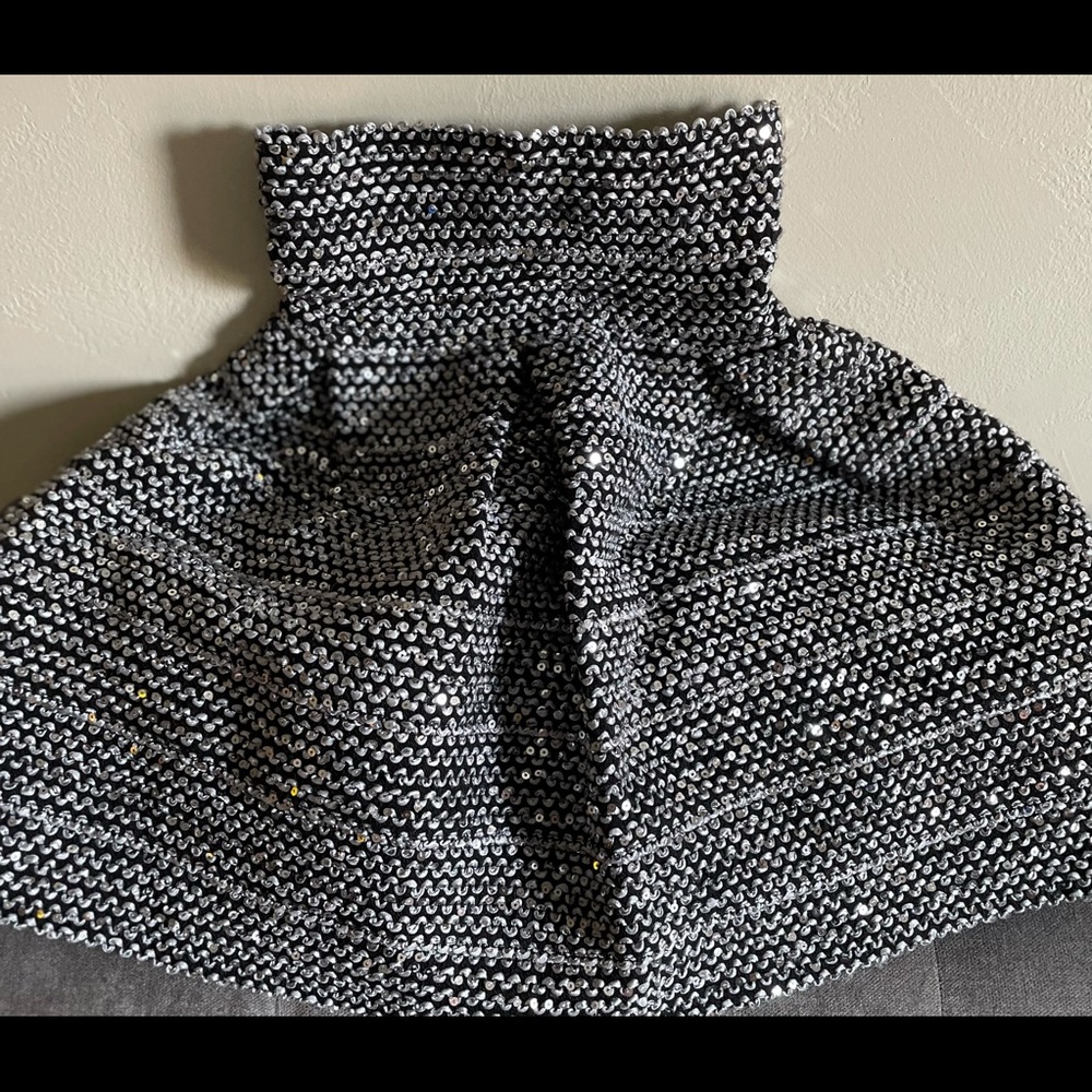New! Designer skirt from Bloomingdale’s - Picture 2 of 9